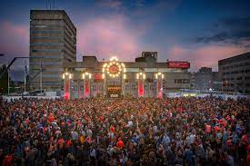 Eindhoven is dinsdag het decor van een digitale koningsdag. Koningsnacht Eindhoven Koningsdag 2019 Koningsnacht 2019