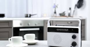 Radio zu, fondat pe data de 29 septembrie 2008,de trustul media intact, se adresează publicului având vârsta cuprinsă între 15 si 30 de ani. Kuchenradio Unterputz Radios De
