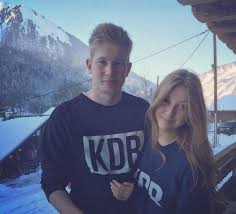 Born 28 june 1991) is a belgian professional footballer who plays as a midfielder for premier league club manchester city. How Kevin De Bruyne Met His Wife Michele Lacroix Futballnews Com