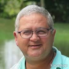 Comunicadores sociales de la ciudad de Siguatepeque usando la nueva  aplicación así lucirían ellos en el 2050..