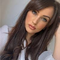 Danielle Brewster's Instagram, Twitter & Facebook