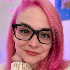 Miranda Lindley's Instagram, Twitter & Facebook