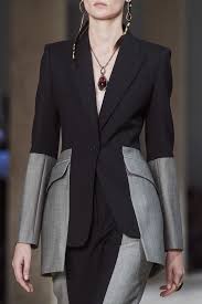 Alexander Mcqueen Pret A Porter Printemps Ete 2020 Details Vogue Paris Mode Mode Tribale Vetements Styles