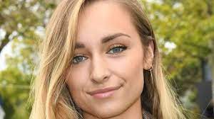Emma smet se confie sur le tournage compliqué d'une séquence forte de . Emma Smet Sofia Demain Nous Appartient Devoile D Ou Vient Sa Cicatrice A L Arcade Sourciliere