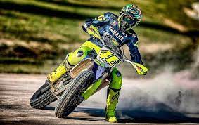 編輯觀點 賽道冷知識 為什麼motogp賽車護弓只在右邊 supermoto8 valentino rossi vr46 valentino rossi valentino rossi 46