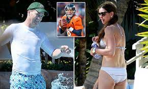 The property boasts seven bedrooms and 10 bathrooms. Something To Celebrate Peyton Manning And His Wife Enjoy Luxury Miami Vacation As He Agrees New Contract With The Broncos Daily Mail Online