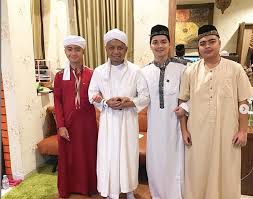 Is your network connection unstable or browser outdated? Ustaz Arifin Ilham Dimakamkan Hari Ini