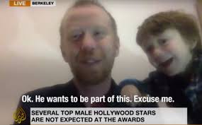 Ce petit garçon interrompt l'interview de son père en direct à la télé  (vidéo)