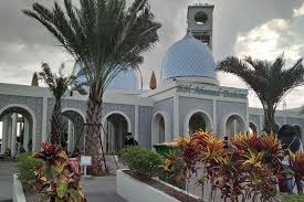 Bisa untuk melihat lokasi wisata yang mau jadi tujuan. Masjid Musafir Tempat Singgah Favorit Pemudik Di Gresik Halaman All Kompas Com