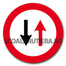 Accesul interzis autovehiculelor și vehiculelor cu tracțiune animală. Indicatoare Rutiere Prioritate Pentru CirculaÈia Din Sens Invers