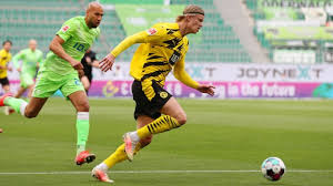 Dortmund, popularly known as borussia dortmund, is a professional football club based in dortmund, germany. Borussia Dortmund Die Lokomotive Rollt Wieder Sport Sz De