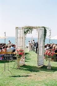 31 Lovely Beautiful But Cheap Wedding Venues Outdoor Country Wedding Wedding Doors Outdoor Wedding