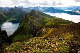 Cepat atau lambat keindahannya memudar. Husfjellet Amazing Hiking Trail On Senja Island Northern Norway