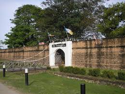 The islands, pulau gaya, pulau sapi, pulau manukan, pulau mamutik and pulau sulug offer white sandy beaches and access to beautiful coral reefs and amazing marine life. Kota Cornwallis Wikipedia Bahasa Melayu Ensiklopedia Bebas