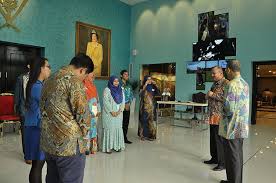 .negeri sembilan, pingat keputeraan sultan johor permaisuri dahului senarai penerima 23 mac 2017, al sultan abdullah terima anugerah darjah kerabat dis 2018, pertabalan sultan perak ke 35, cucunda sultan pahang terima darjah bawa gelaran datuk seri 24 okt 2016, 7 kerabat diraja malaysia yang tak. Sejarah Penubuhan Galeri Diraja Tuanku Ja Afar