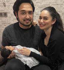 Peminat meluahkan rasa puas hati terhadap keberkesanan lakonan aktres izara aishah menerusi filem kau yang satu. Penampilan Terkini Izara Aishah Pada Hari Ke 19 Berpant4ng Yang Sangat Menawan Berita Kopak Cc