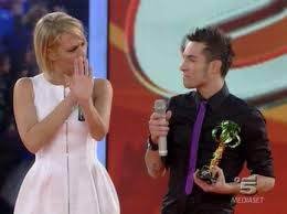 Adriano bettinelli, ballerino che prese parte ad amici 8, parla dell'orribile anno trascorso, caratterizzato da un'infortunio alla schiena, un'ernia del disco trascurata che gli ha fatto temere di dover addirittura… Amici Serale 2009 La Settima Sfida In Liveblogging Eliminato Adriano Bettinelli Ma Pedro Gonzalez Vuole Uscire Al Suo Posto Tvblog