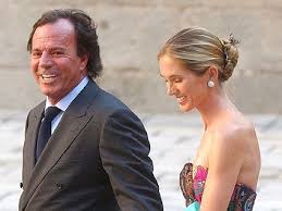 Julio Iglesias Secretly Marries Dutch Model Miranda Rijnsburger - CBS News