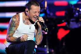 Der frontmann der rockband «linkin park» soll sich erhängt haben. Chester Bennington Seine Witwe Und Seine Kinder Bekommen Alles