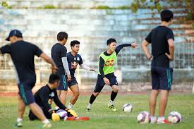 Sau nhiều năm tìm hiểu, mới đây, nhiều nguồn tin cho biết lương xuân trường sẽ chuẩn bị lên xe hoa. Chá»§ Tá»‹ch LÆ°Æ¡ng Xuan TrÆ°á»ng Váº«n Ra San Táº­p á»Ÿ Hagl TrÆ°á»›c Ngay Ä'i Há»i Vá»£