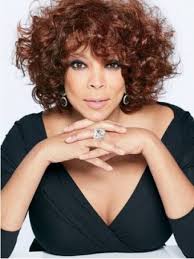 Curly hair with bangs, tousled texture, and an oceanic palette evoke the summer surf. Wendy Williams Auburn Short Curly Synthetic Hair Wig Rewigs Com