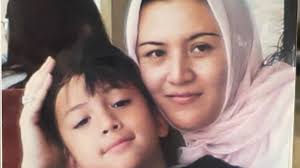 6 Potret Kedekatan Rizky Nazar dengan Ibunda, Putra Satu-satunya