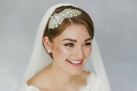 We would like to show you a description here but the site won't allow us. 1001 Idees Pour Une Coiffure Mariage Cheveux Courts Les Coiffures Des Invitees