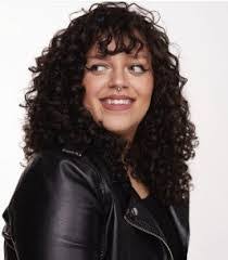 Simone Perry's Instagram, Twitter & Facebook