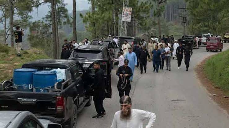 Former AJK PM Sardar Tanveer Ilyas' guard killed in convoy attack | Dunya  News