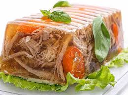 ХОЛОДЕЦ ИЗ ГОВЯДИНЫ И КУРИНЫХ ПОТРОХОВ.