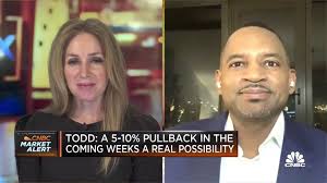 Expect a market pullback in the coming weeks, strategist says