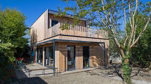 Entre 1.450 € et 1.800 € le m² selon les promoteurs et entreprises du btp, le prix de construction d'une maison neuve peut varier très facilement du simple au double. Faire Construire Une Maison A Petit Budget