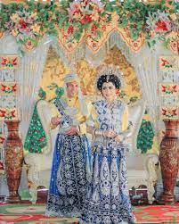 Check spelling or type a new query. Parade Pengantin Bugis Mengenakan Baju Bodo Kaya Warna Memikat Setiap Orang Yang Memandangnya