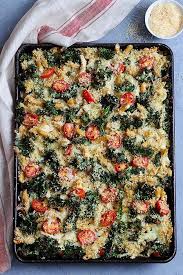 This Easy Sheet Pan Pasta Bake With Chicken Kale And Tomatoes And Cheese Is The Perfect Easy In 2020 Sheet Pan Dinners Recipes Sheet Pan Recipes Baked Pasta Recipes