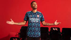 The arsenal home kit has taken inspiration from elements of the clubs former highbury home, paying homage to the past but engineered with aeroready technology to suit the modern game. 0bjxeyztms821m