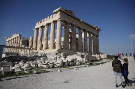 Didalam pathenon, pheidias memahat sebuah patung dewi athena yang sangat besar, dibuat dari emas da gading ( kriselefatin ). What Inspiration Can Be Taken From Retrieving The Parthenon Marbles Cgtn