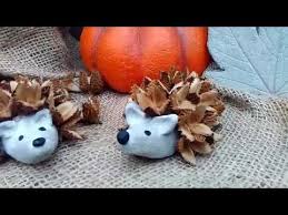 Kinder werden heutzutage überhäuft mit spielzeug, das noch dazu fertig abgepackt aus dem geschäft kommen. Herbstdeko Susse Igel Aus Knetbeton X2f Modelliermasse Youtube Knetbeton Knete Basteln Herbst