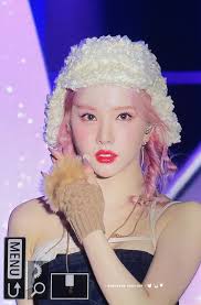 한강에서 신곡 게릴라 공연한 비비지.jpg 비비지 11/2 신곡 'MANIAC'으로 컴백했는데 컴백 기념으로 한강에서 게릴라 공연함!  멤버들 비주얼 이번이 진짜 레전드다.. ㄹㅇ 이 갈고 나온 듯