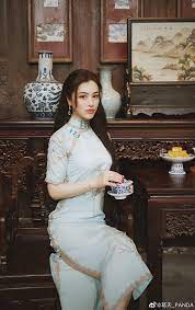 刘翔前妻葛天晒旗袍造型美照 身材凹凸有致 倾城网 traditional dresses cheongsam dress fashion