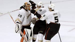 The sharks had won their first seven games before a shootout loss to nashville on saturday. Viktor Fasth Ducks Top Blackhawks In 1 2 Battle