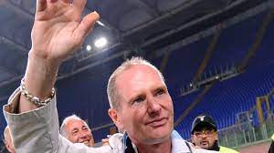 Paul gascoigne, the former england footballer, promptly thanked his dentist after being cleared of sexually assaulting a woman he kissed on a train. Ex Fussball Star Paul Gascoigne Gazza Braucht Hilfe Panorama Sz De