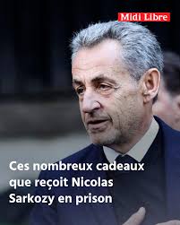 Jusqu'à 1 000 lettres par jour, chocolats et chapelets : ces nombreux  cadeaux que reçoit Nicolas Sarkozy en prison ➡️ https://l.midilibre.fr/4Vrk