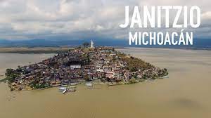 Janitzio sólo puede ser alcanzado por los barcos que salen regularmente de ida y vuelta desde las 7. Isla Janitzio Patzcuaro Destimap Destinations On Map