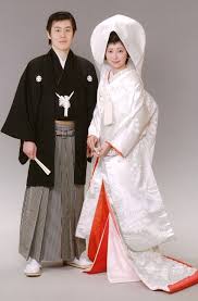 The bride changes into up to five different kimonos throughout the wedding day. Japanese Weeding Dress Japanese Outfits Japanese Traditional Dress Japanese Wedding Dress