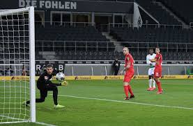 City war sehr gut im eigenen ballbesitz. Borussia Monchengladbach Gegen 1 Fc Koln 500 Einsame Fans Feiern Gladbach Sieg Fussball Stuttgarter Zeitung