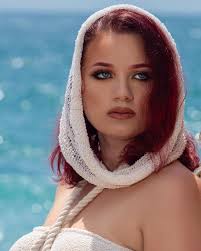 Unikly Loved Makeup Artist