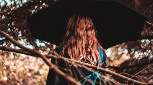 La sécrétion d'une hormone, la relaxine, pendant la grossesse qui relâche les cartilages. Cheveux Et Humidite Comment Limiter Les Degats Rockie