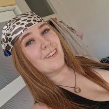 Kim Perri's Instagram, Twitter & Facebook