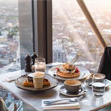 Food Always Seems To Taste Better When Accompanied With A Good View So Here Is A List Of The World S 25 Be Sunrise Breakfast London Breakfast Breakfast Picnic