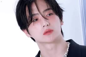 더쿠 - 최근 남돌 사이에서 유행 중인 것 같은 메이크업.jpgif